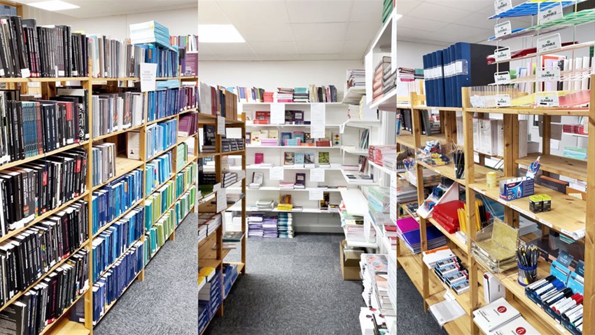 Ett collage med bilder på böcker i bokhyllor.