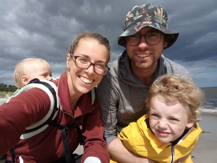 Derek and his family taking a selfie