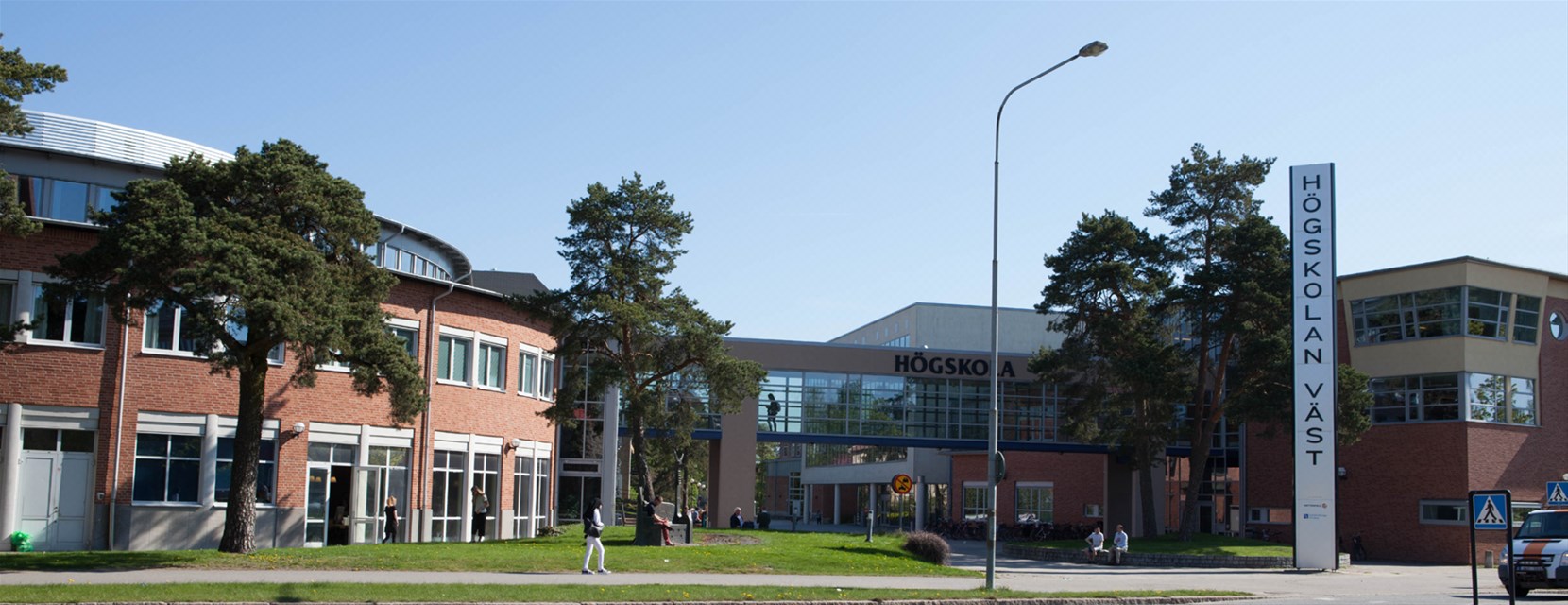 Exteriörbild på högskolans byggnader. Foto
