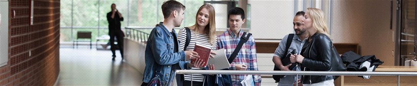 Studenter på campus