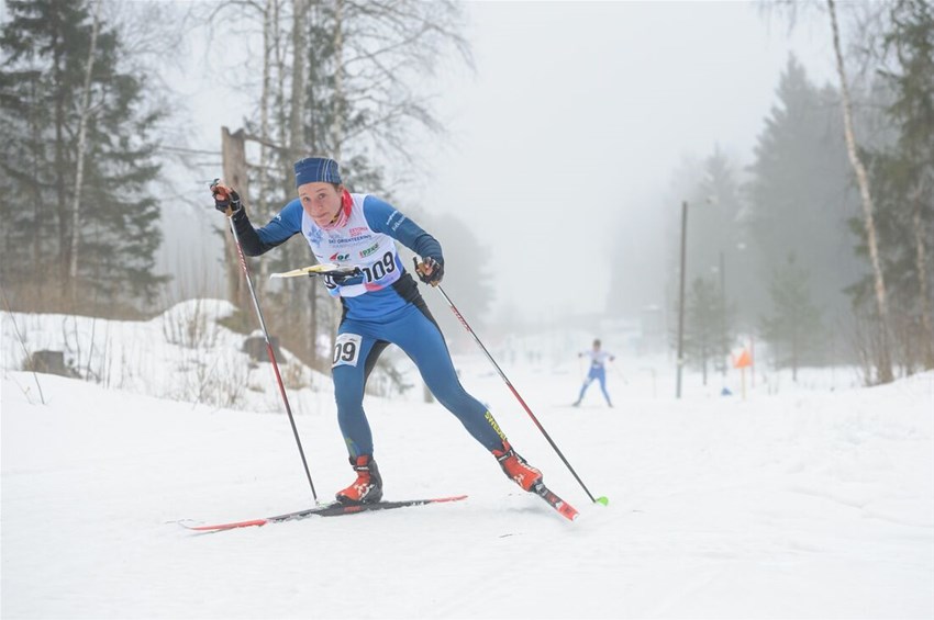 Lisa Larsen åker skidor