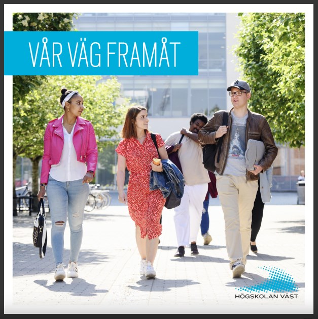 Omslaget på en broschyr med studenter utanför campus på Högskolan Väst.