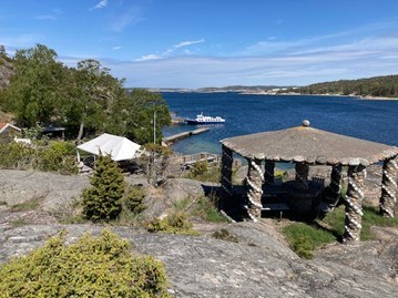 Vy från berg över havet utanför Strömstad
