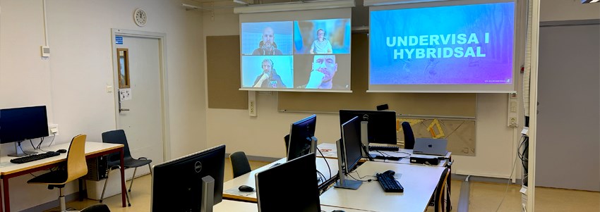 Bild på datorsal med projektorbild