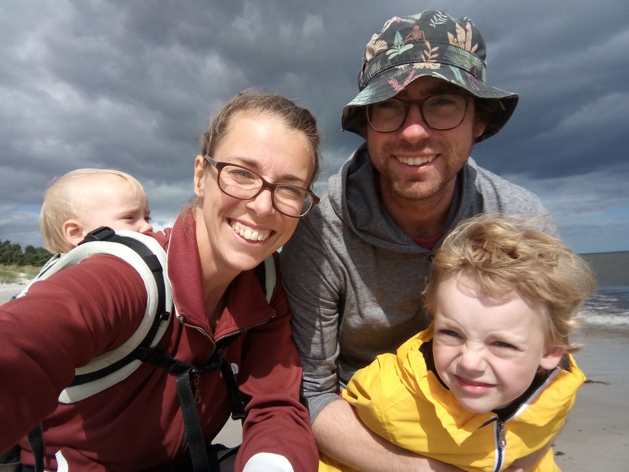 Derek and his family taking a selfie